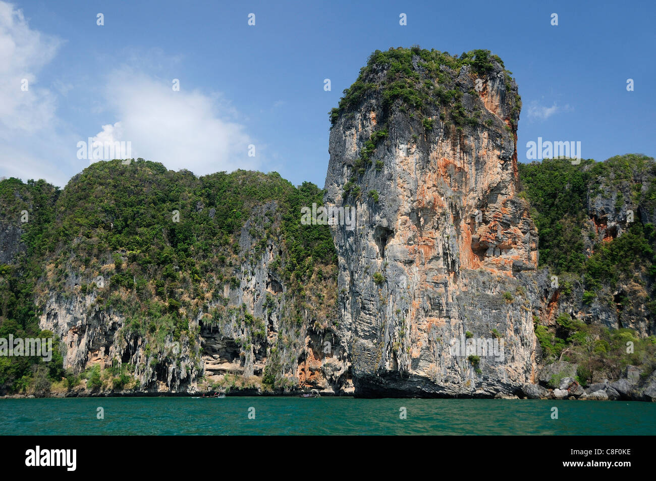 Islas, cerca de Krabi, en el Mar de Andaman, Tailandia, Asia, rocas Foto de stock