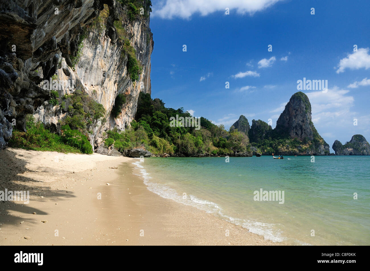 Tonsai, Beach, cerca de Krabi, en el Mar de Andaman, Tailandia, Asia, mar Foto de stock