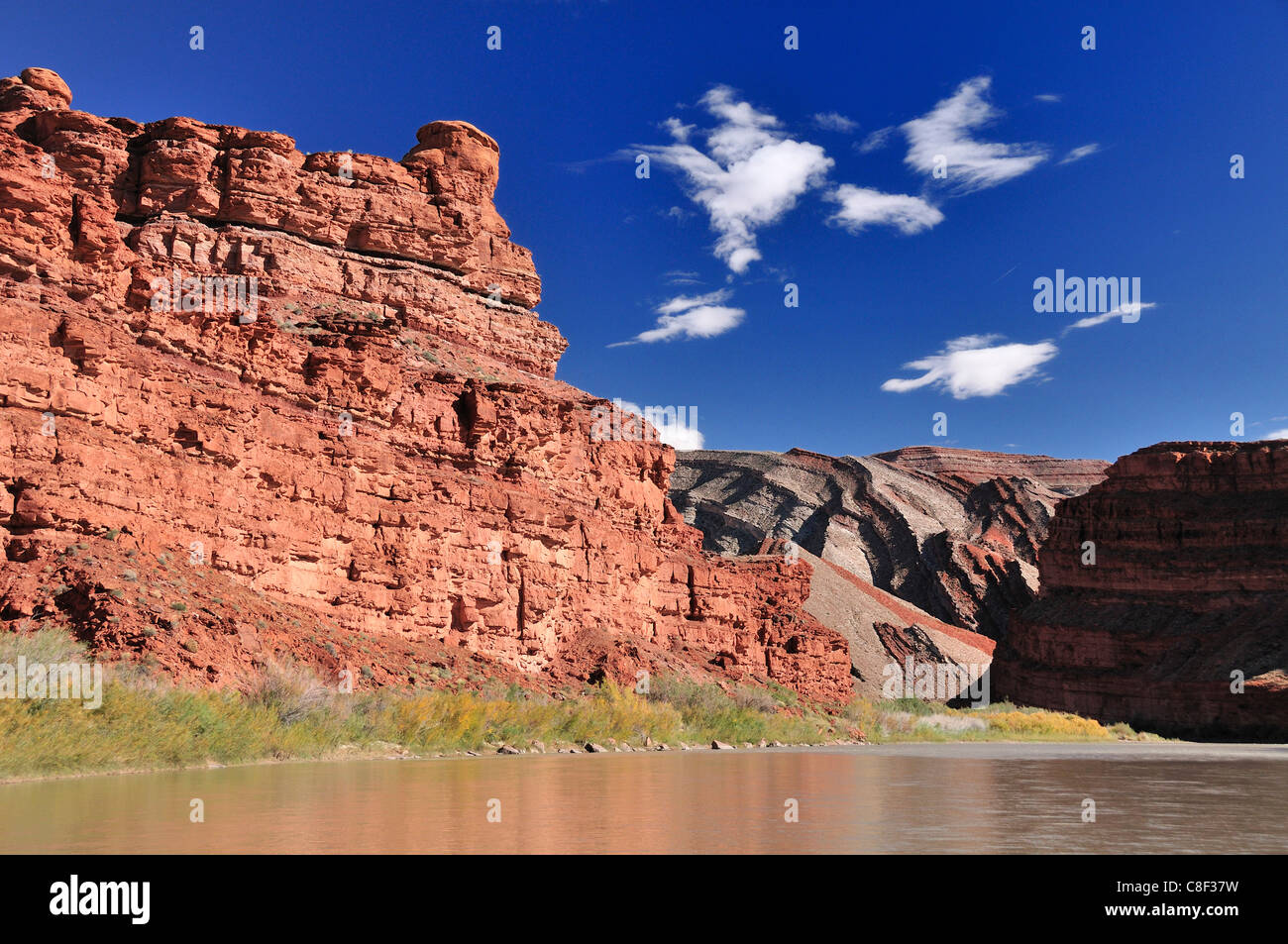 Acantilados, Río San Juan, cerca de Bluff, la Meseta del Colorado, Utah, EE.UU., Estados Unidos, América, Foto de stock