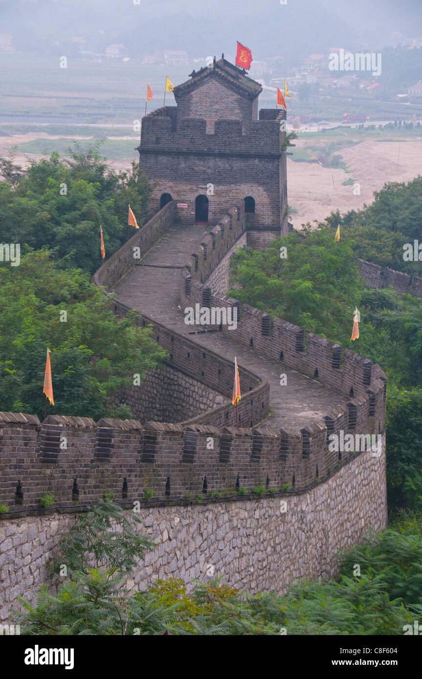 La Gran Muralla de China, cerca de Dandong, Sitio del Patrimonio Mundial de la UNESCO, limítrofe con Corea del Norte, Liaoning, China Foto de stock