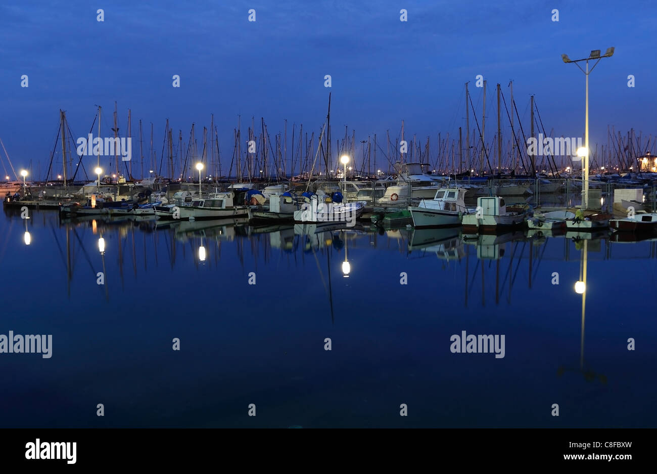 Puerto de torrevieja fotografías e imágenes de alta resolución - Alamy