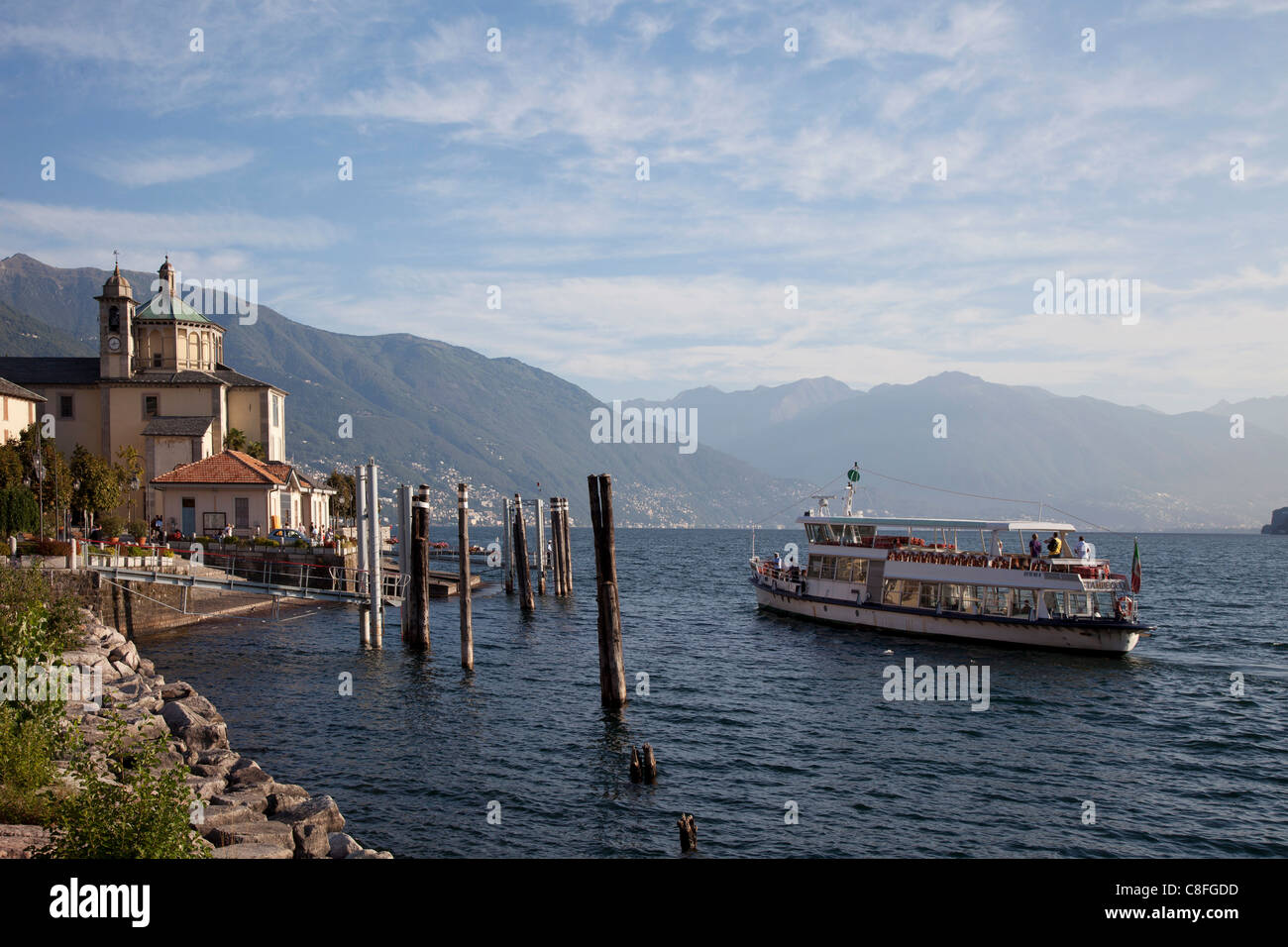 Cannobio, Lago Maggiore, Lagos Italianos, Piamonte, Italia Foto de stock