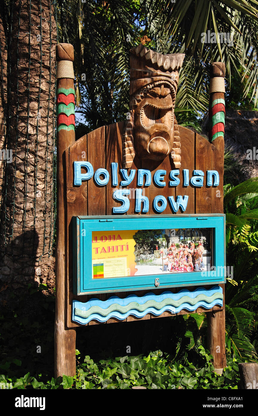 Muestra signos de Polinesia, Polinesia, el parque temático PortAventura, en Salou, Costa Dorada, en la provincia de Tarragona, en Cataluña, España Foto de stock