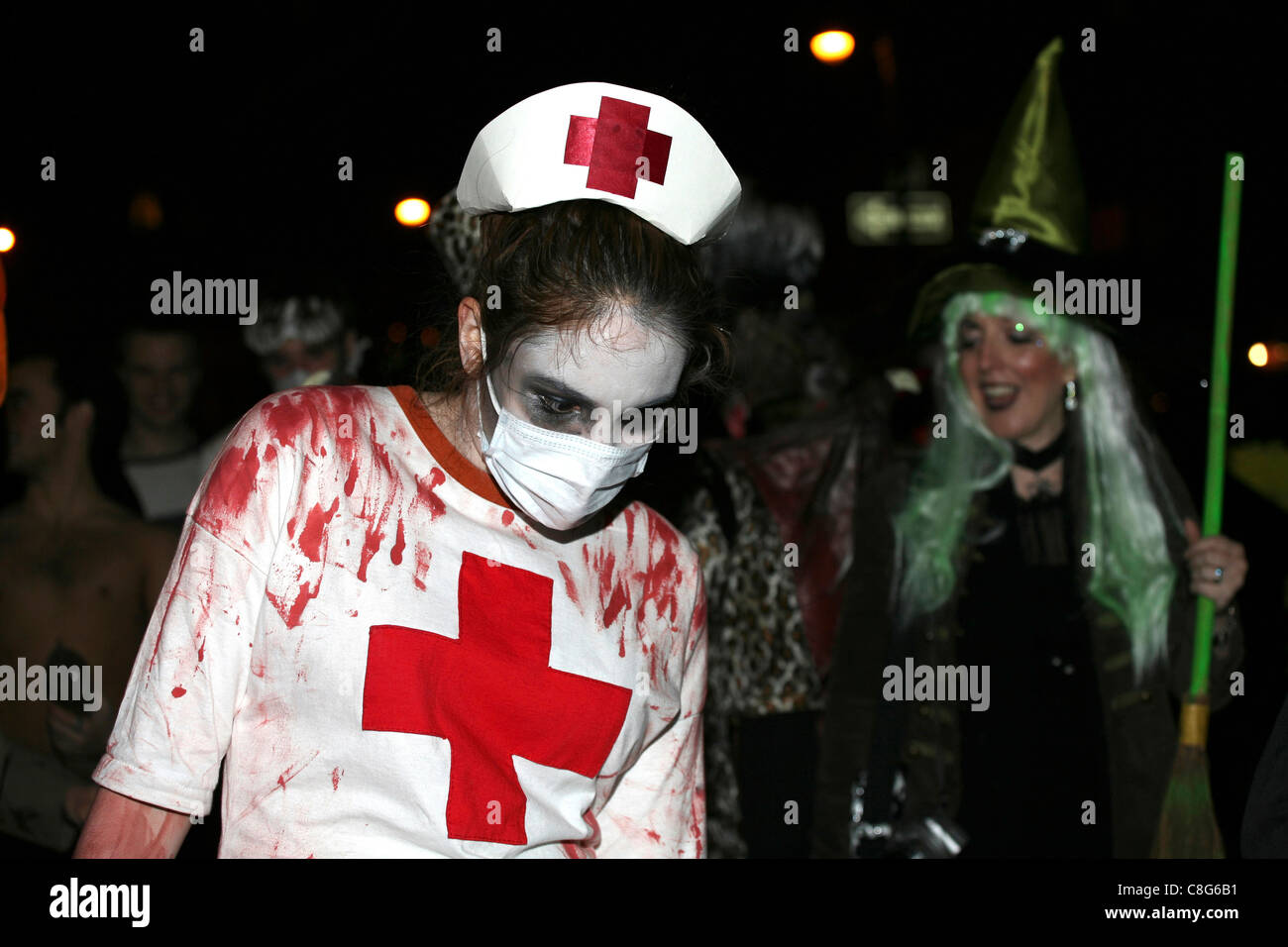 Enfermera zombie fotografías e imágenes de alta resolución - Alamy