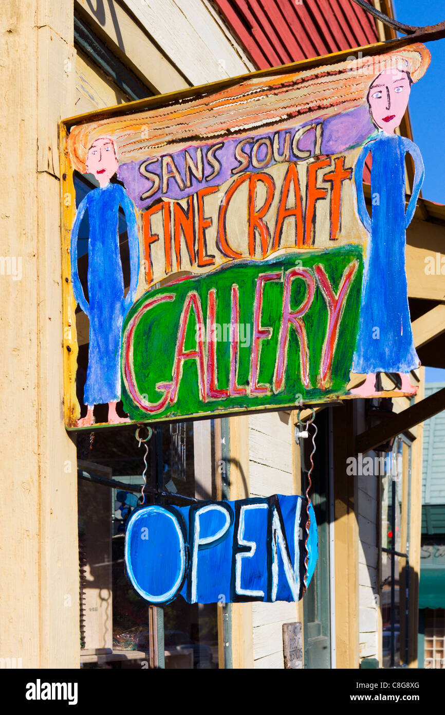 Signo de Sans Souci craft gallery en East Vermilian Street en el centro de la ciudad de Lafayette, Lousiana, EE.UU. Foto de stock