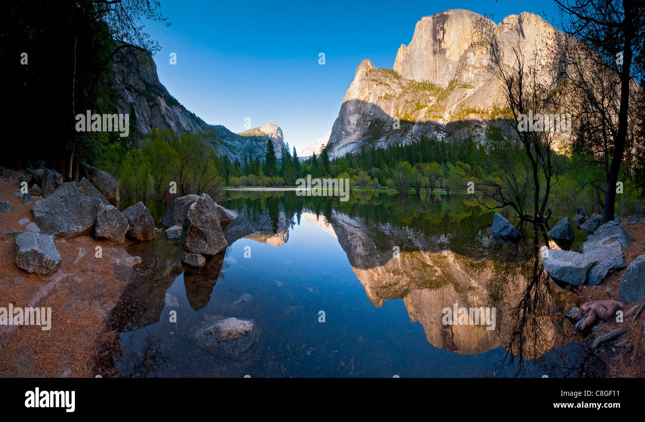 Lago Espejo, el Parque Nacional de Yosemite, Sitio del Patrimonio Mundial de la UNESCO, California, Estados Unidos de América Foto de stock
