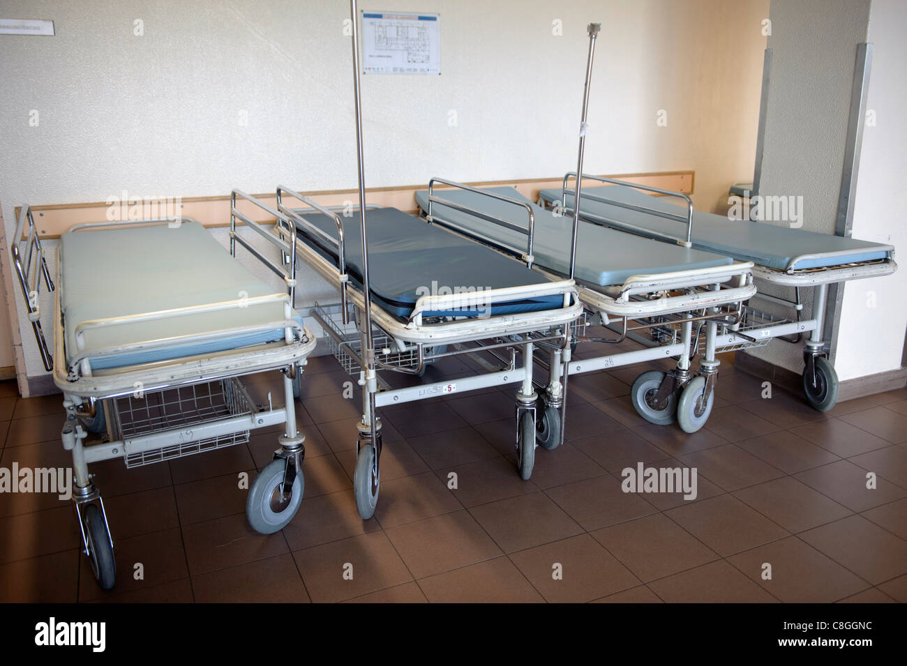 Camillas de hospital fotografías e imágenes de alta resolución Alamy