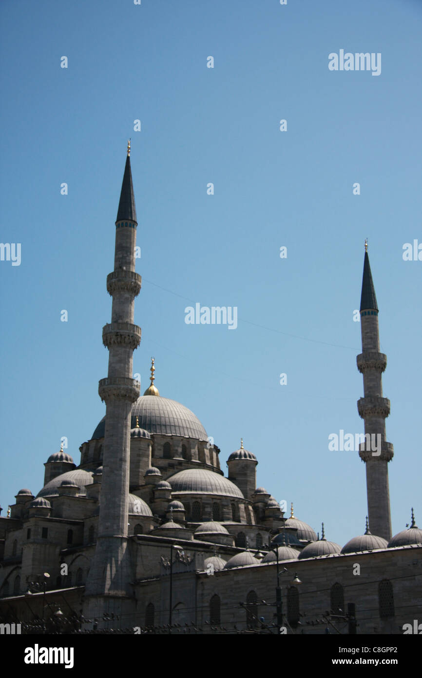 Estambul, Turquía, el Cuerno de Oro, Halic, Eminönü, mezquita, Yeni, domo Foto de stock