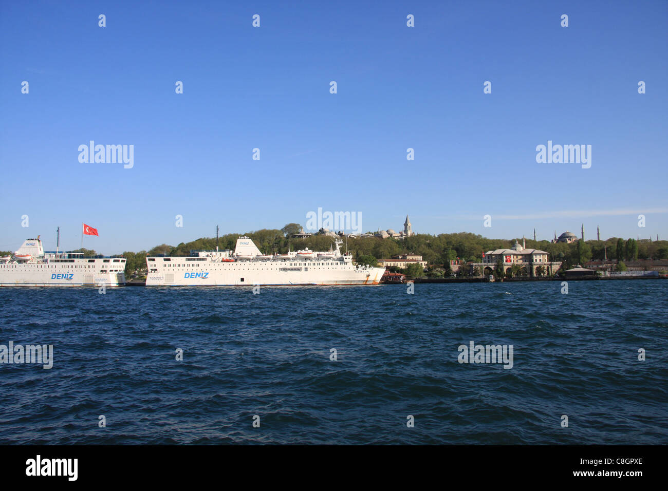 Estambul, Turquía, viajes, turismo, Bosporus, Eminönü, naves y crucero, Topkapi Foto de stock
