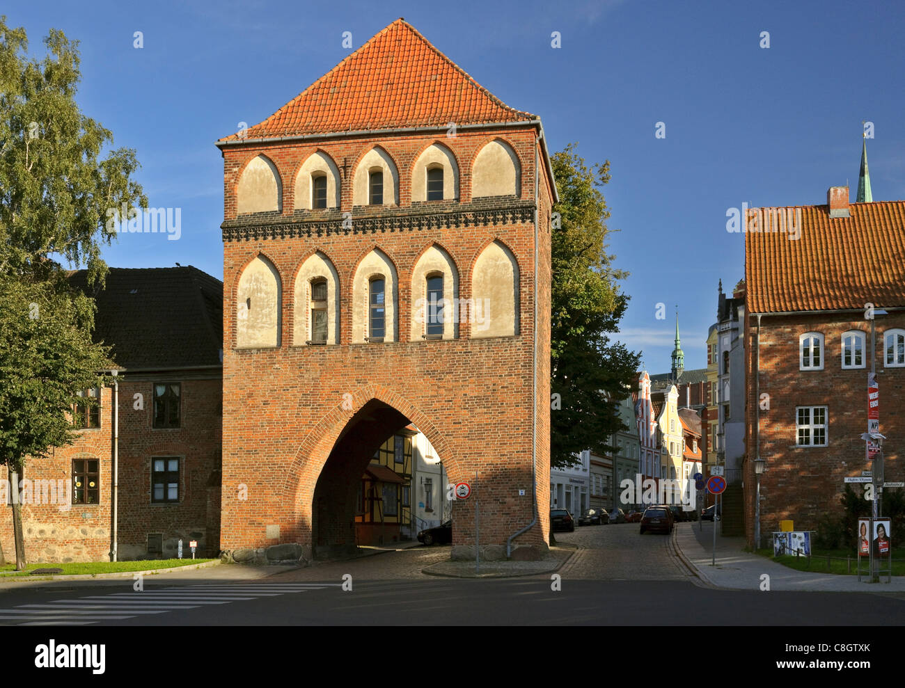 Kniepertor Gate de Stralsund, Mecklemburgo-Pomerania Occidental, Alemania, Europa Foto de stock