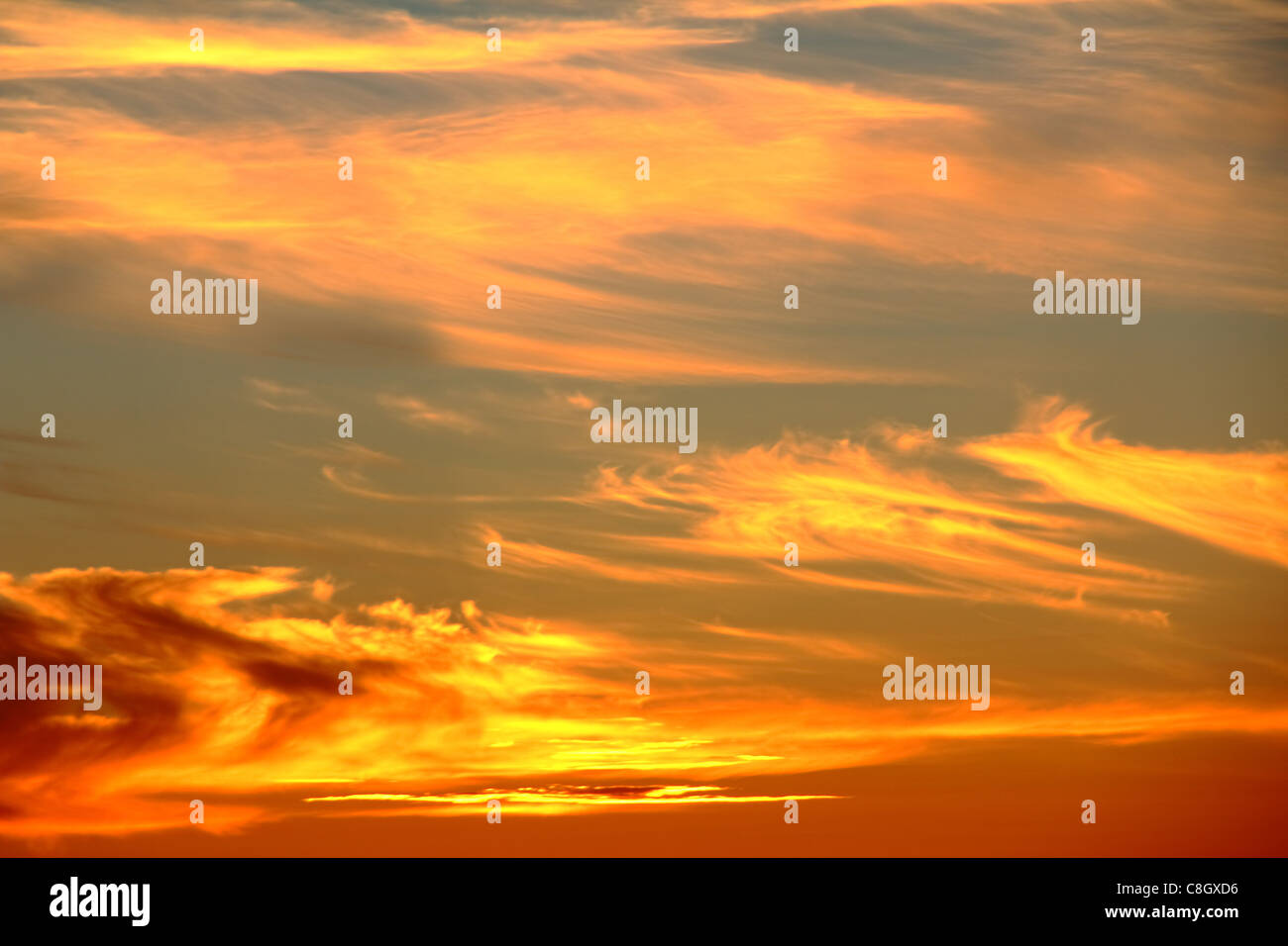 Las nubes al atardecer Foto de stock