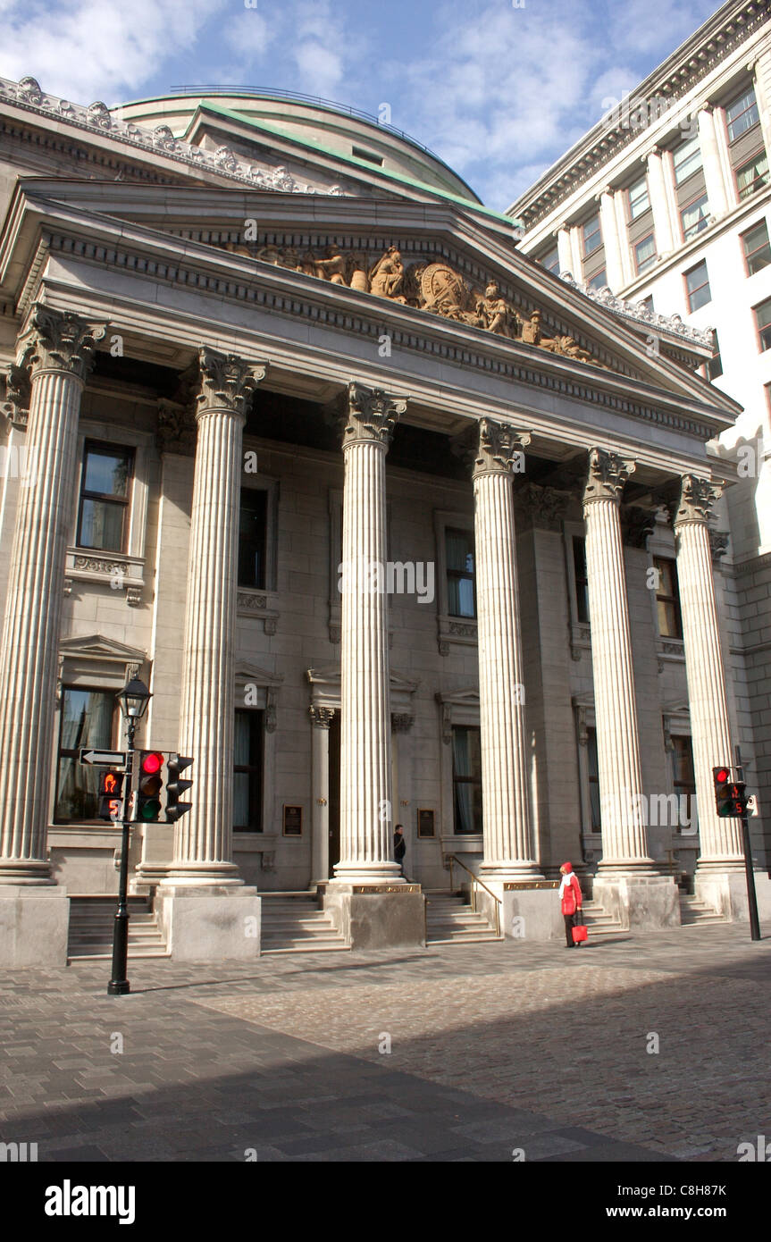 Banco de Montreal con sede en el antiguo barrio de Montreal Montreal, Canadá Foto de stock
