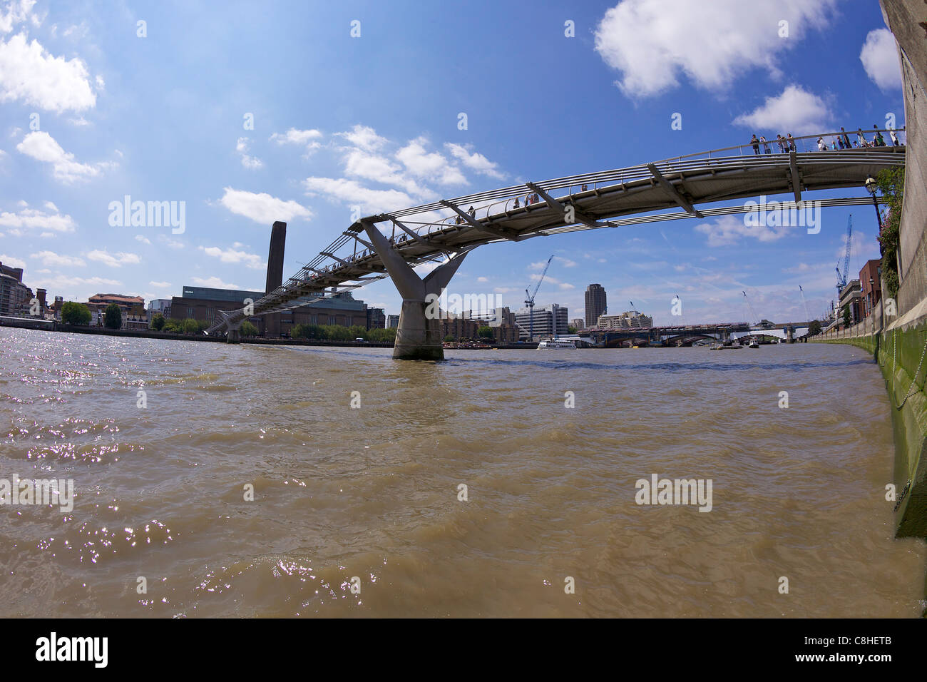 Puente del milenio de la ciudad de Londres, Inglaterra, UK, Reino Unido, GB, Gran Bretaña, Islas Británicas, Europa Foto de stock