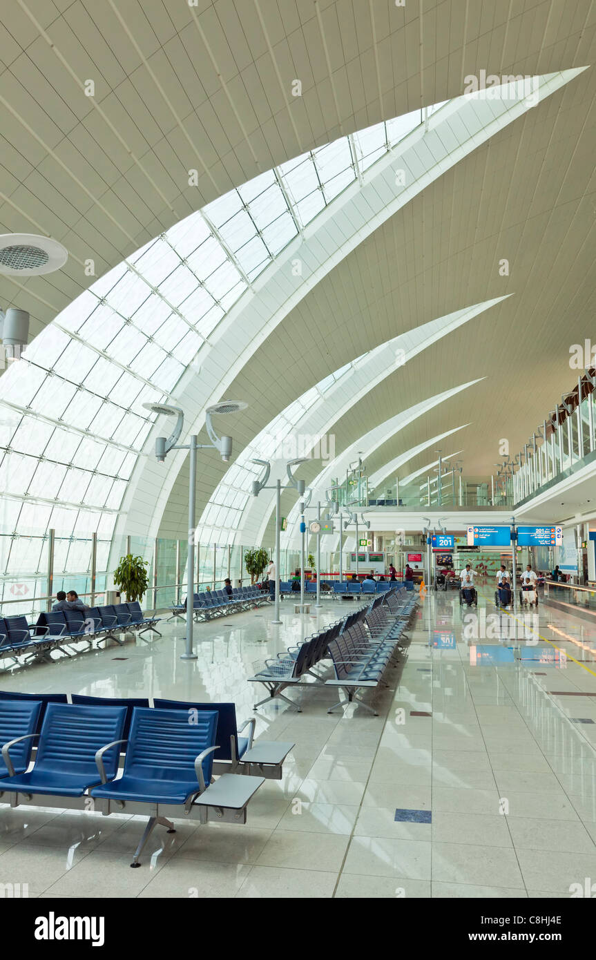 Interior del aeropuerto internacional de Dubai, Dubai, Emiratos Árabes Unidos, EAU, Oriente