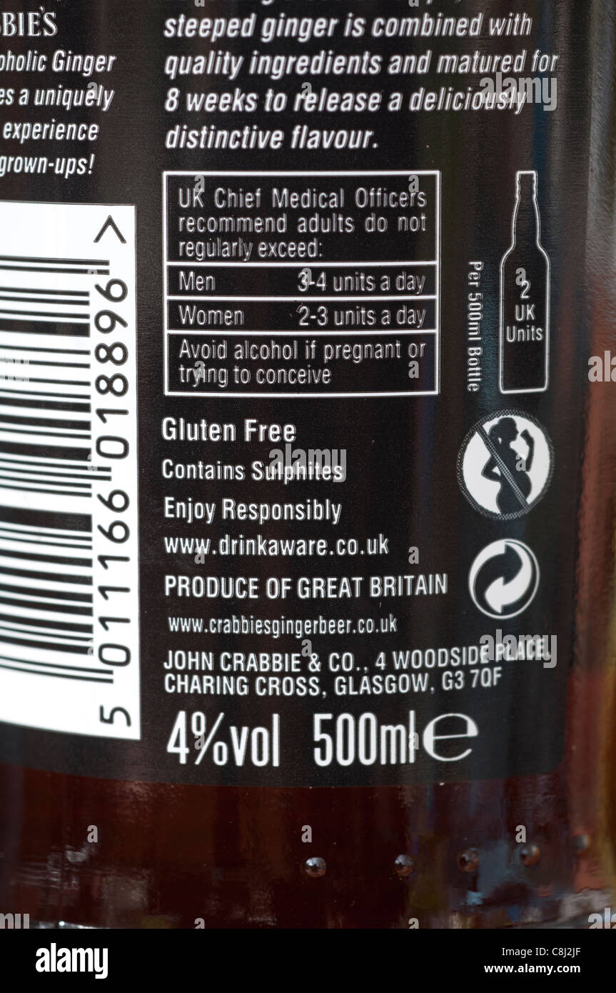 Información del producto en botella de Crabbie alcohólica original de la cerveza de jengibre Foto de stock