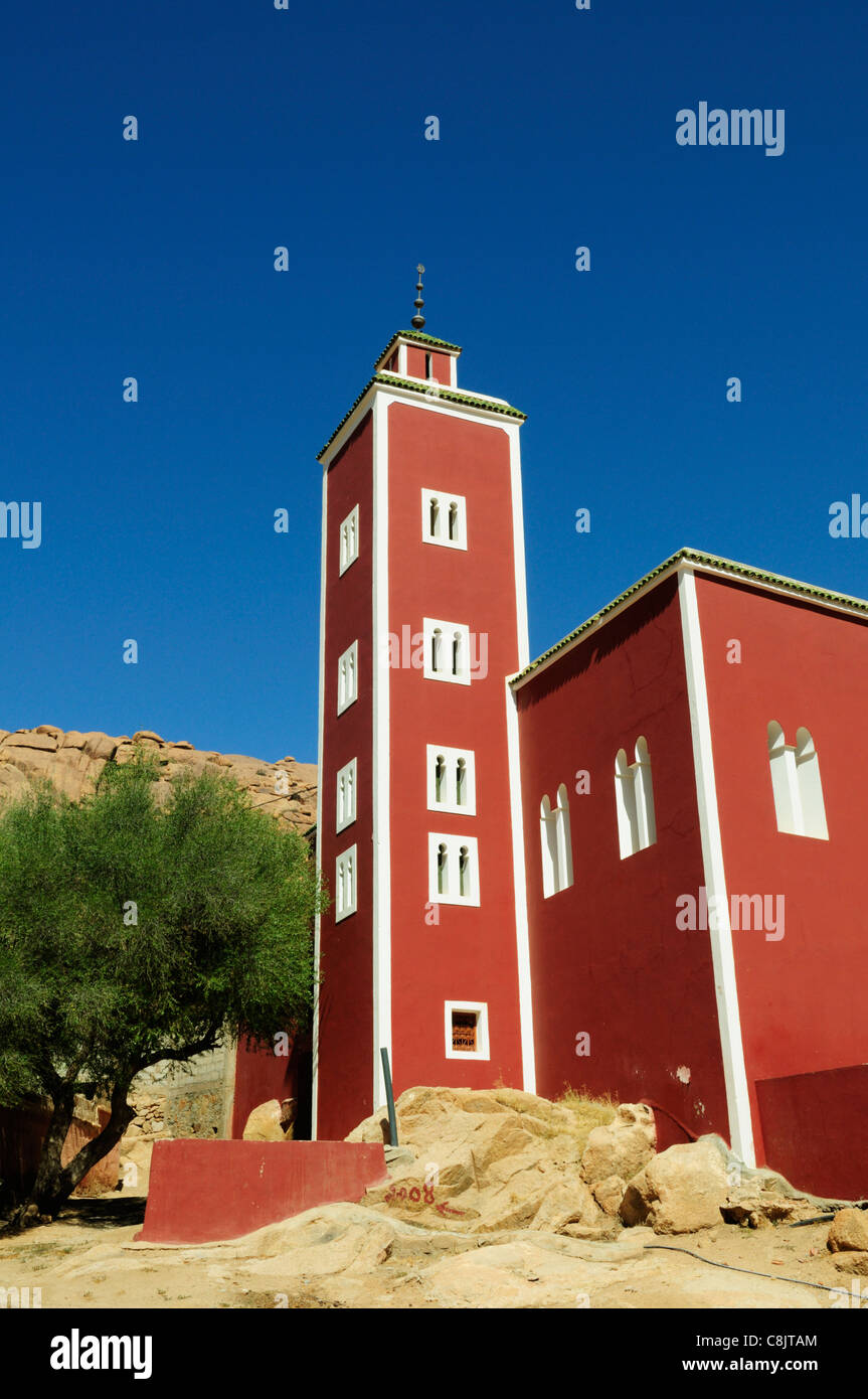 Mezquita en la aldea de Adai cerca de Tafraoute, Souss Massa Draa-región, Marruecos Foto de stock