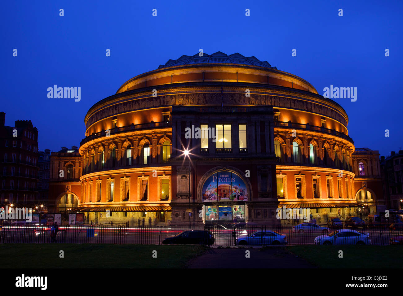 El Royal Albert Hall de noche, South Kensington, Londres England Reino Unido Reino Unido GB Gran Bretaña Islas Británicas Europa Foto de stock
