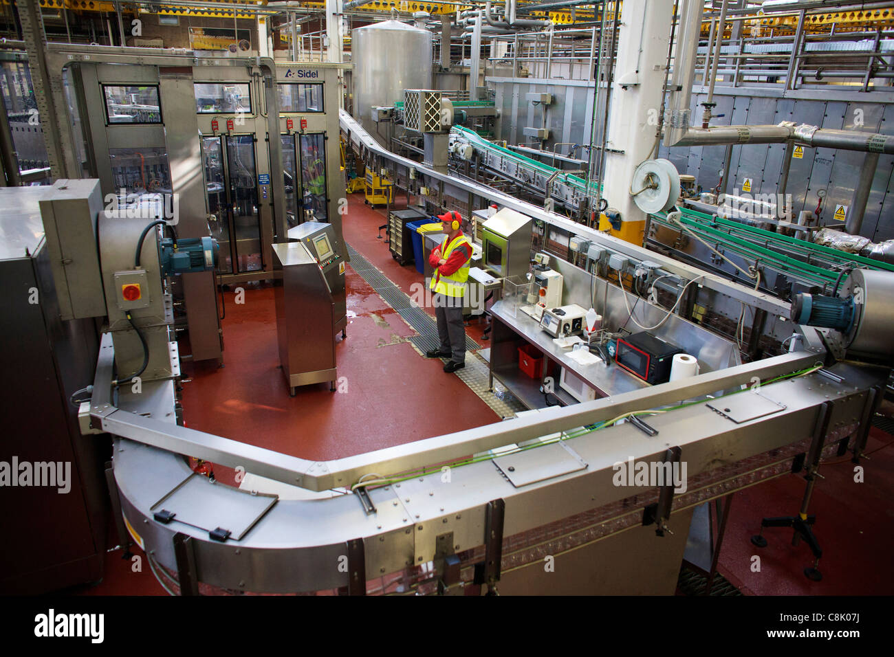 Produccion de coca cola fotografías e imágenes de alta resolución Alamy