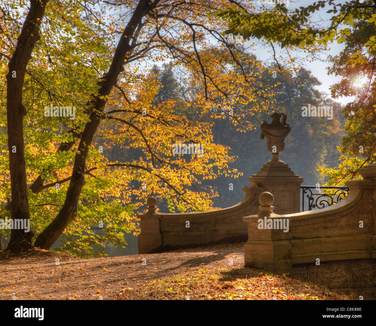 DE - Baviera: Otoño en el parque del palacio de Nymphenburg, Munich Foto de stock