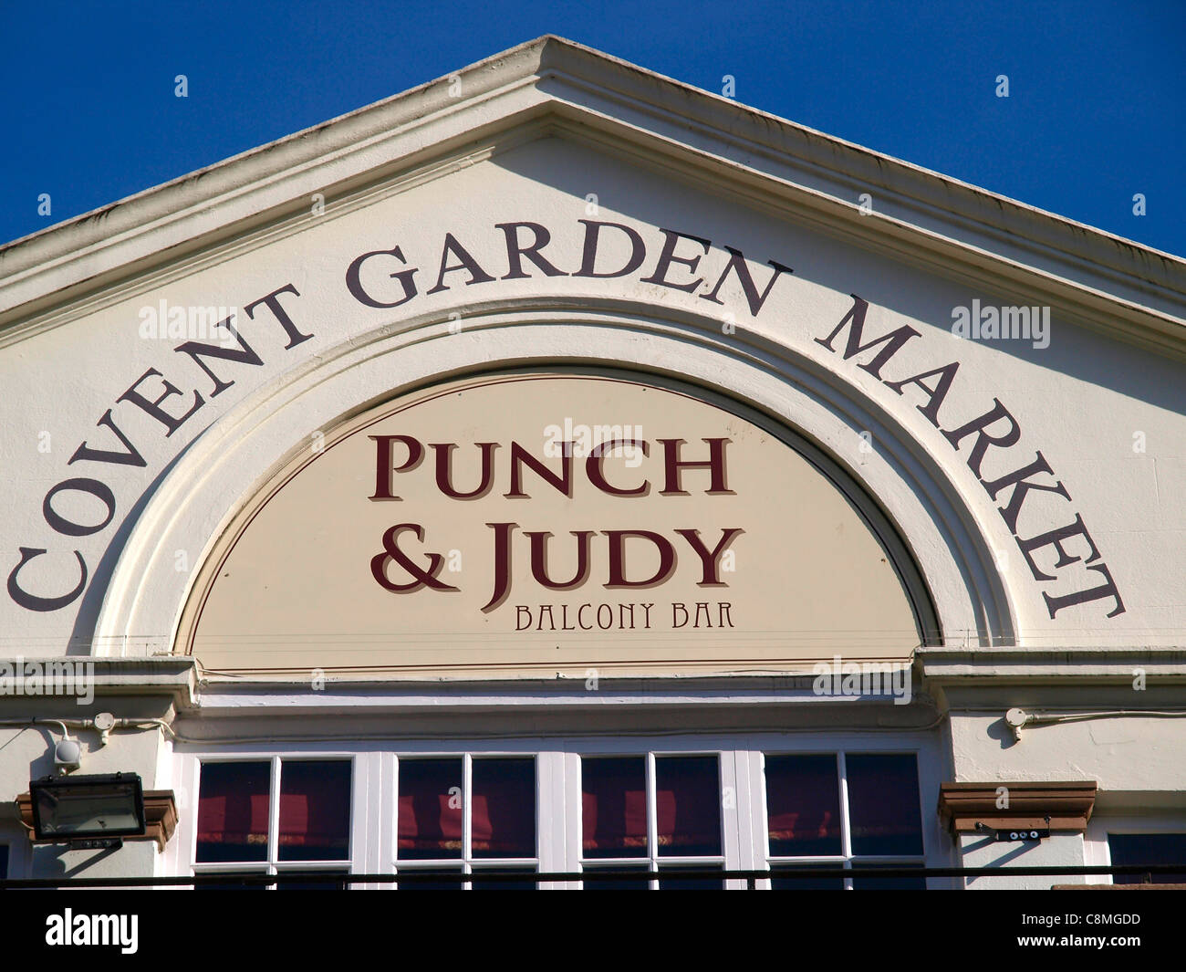 Punch y Judy Balcony Bar Mercado de Covent Garden de Londres Foto de stock