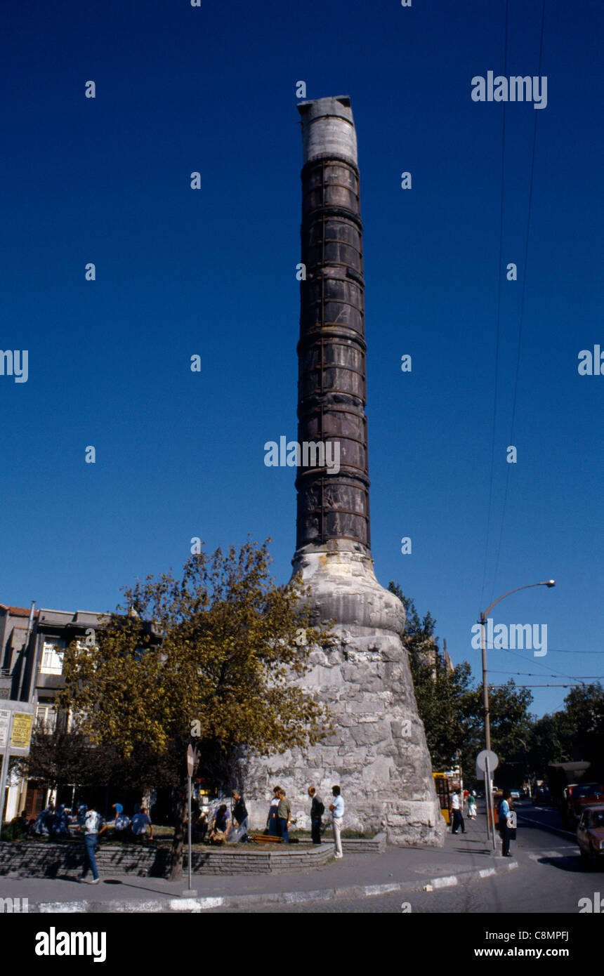Estambul, Turquía, la Columna de Constantino Columna Romana dedicando la declaración de Bizancio como nueva capital del Imperio Romano Foto de stock