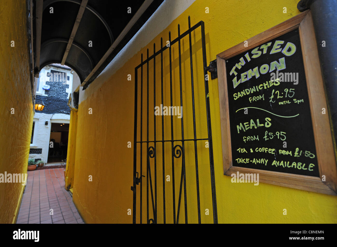 Twisted Lemon bar y restaurante en Brighton, Reino Unido Foto de stock