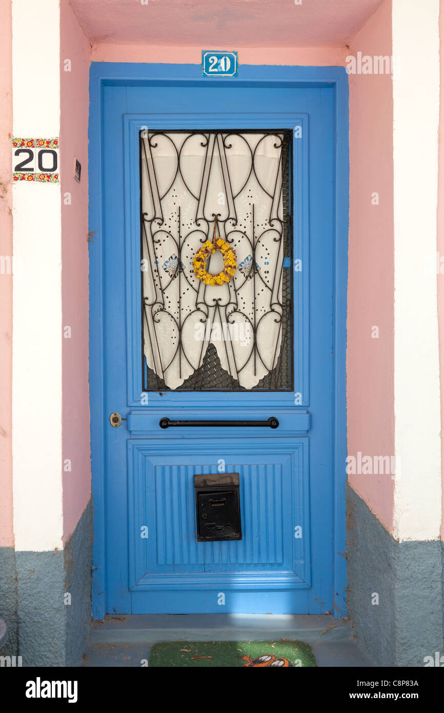 Tradicional en la puerta delantera de Mithymna , Lesbos, Grecia Foto de stock