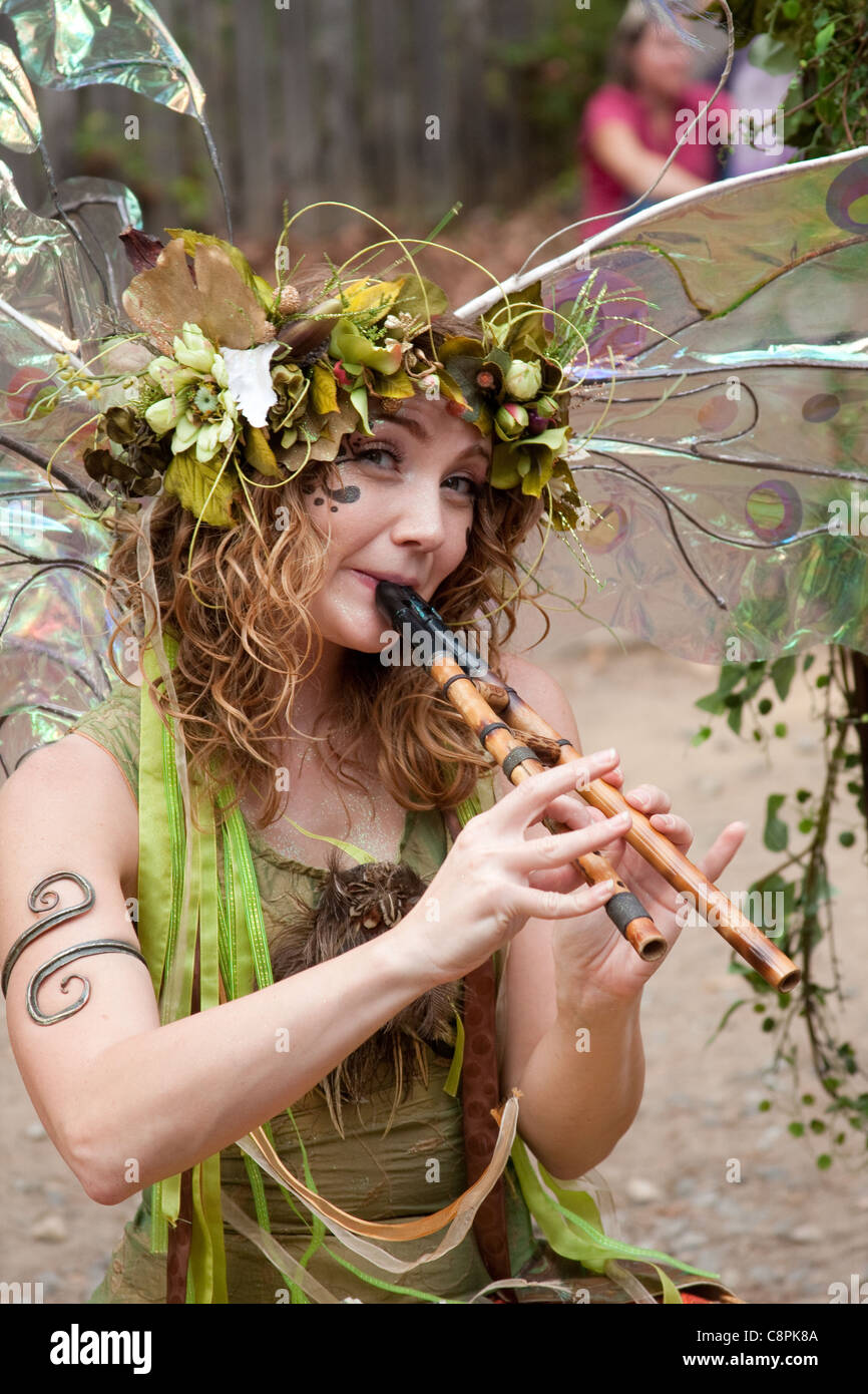 Fairy tocando una flauta Fotografía de stock Alamy