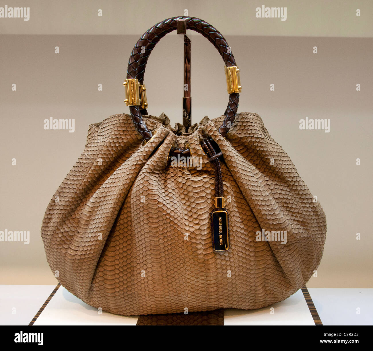 Michael Kors bolsas bolsa Mostrar ventana de Nueva York Estados Unidos de América Fotografía de stock - Alamy