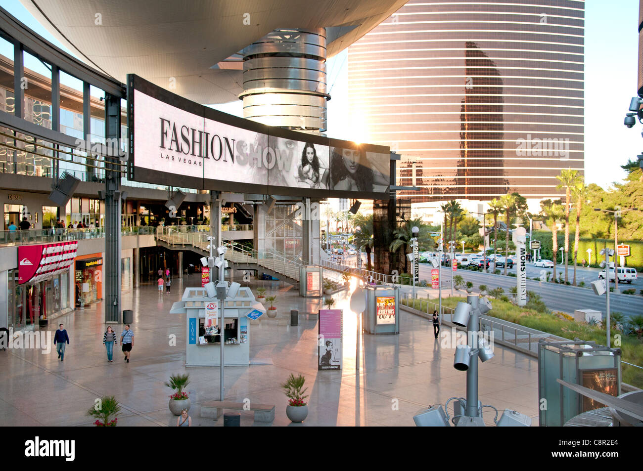 El Fashion Show Mall de Las Vegas strip Estados Unidos Foto de stock