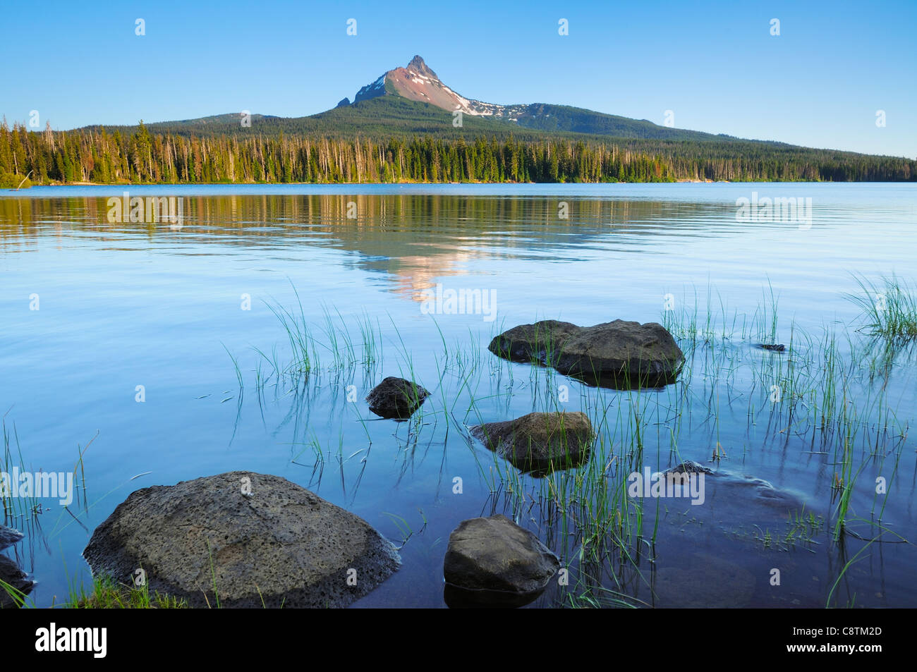 USA, Oregon, Lago Grande y Mt. Washington Foto de stock