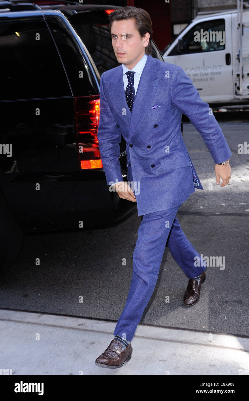 Scott Disick vistiendo Traje Armani entra a su hotel de Midtown Manhattan  sobre celebrity CANDIDS - Thu Nueva York NY 6 de octubre Fotografía de  stock - Alamy