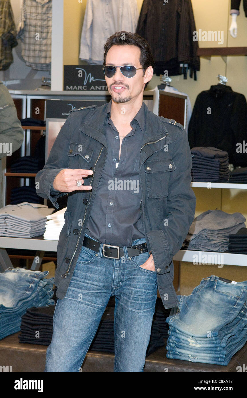 Marc Anthony en la apariencia de la tienda Kohl Lanzamiento Colección Marc  Anthony''s Kohl''s Department Store Jersey City NJ 7 de septiembre  Fotografía de stock - Alamy