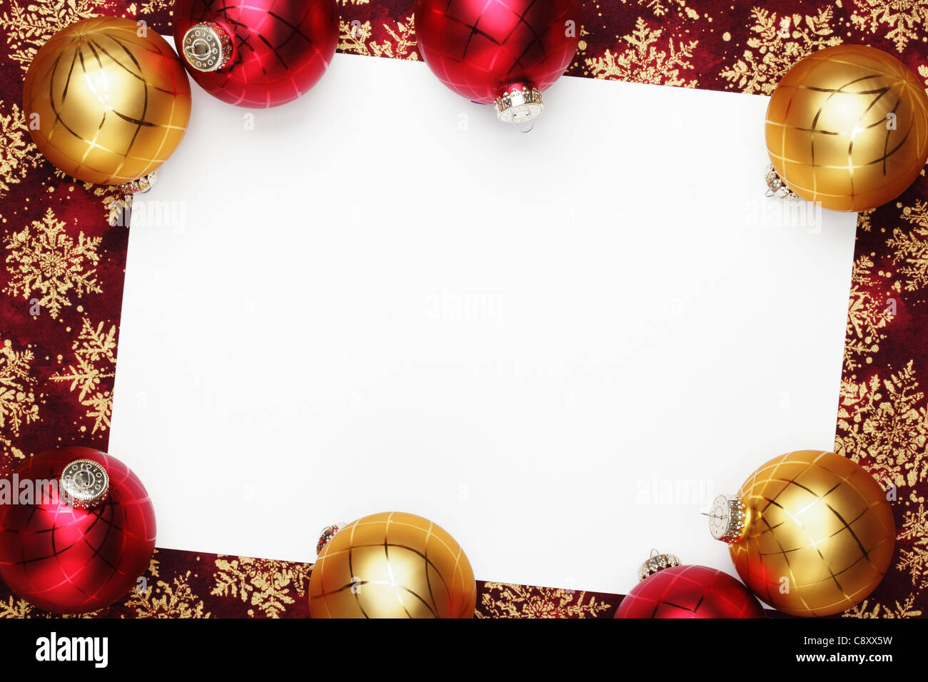 Decoración de Navidad con tarjeta en blanco. Foto de stock