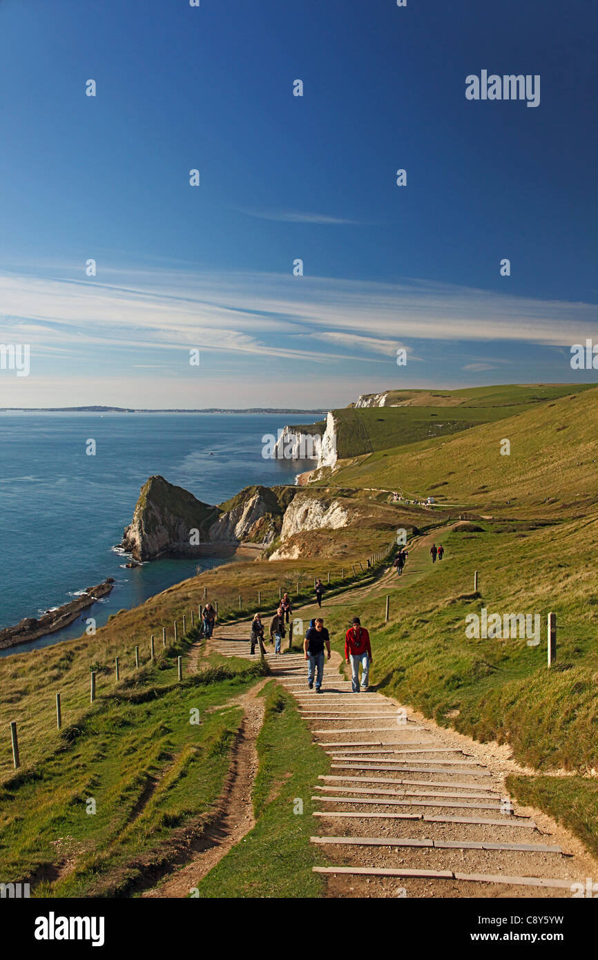 La costa sur oeste de ruta Durdle puerta sobre el Patrimonio Mundial en la costa de Dorset, Inglaterra Foto de stock