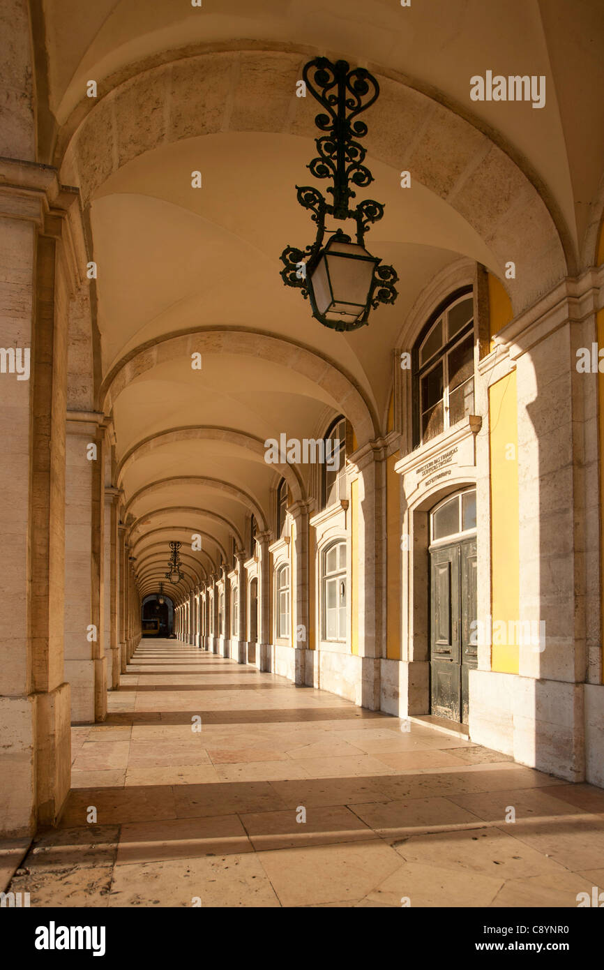 Praça de Comercio colonnade, Lisboa. Foto de stock