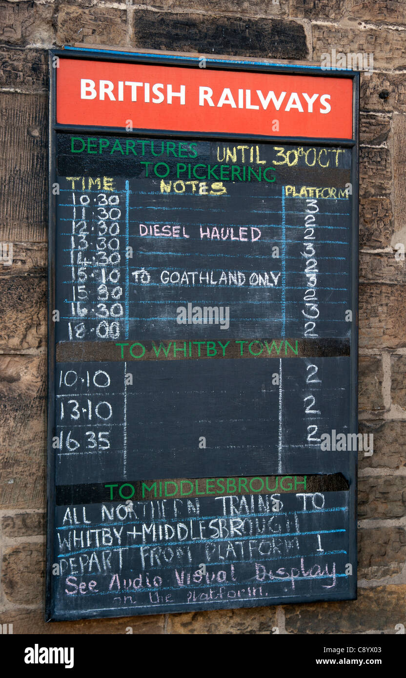 Los ferrocarriles británicos notice board en Grosmont Foto de stock