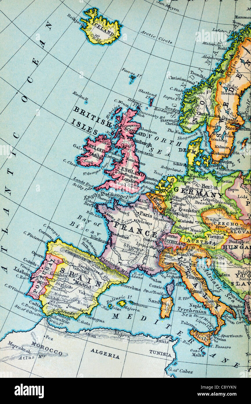 Macro de un viejo mapa Atlas (unos 100 años) de Europa Occidental Foto de stock