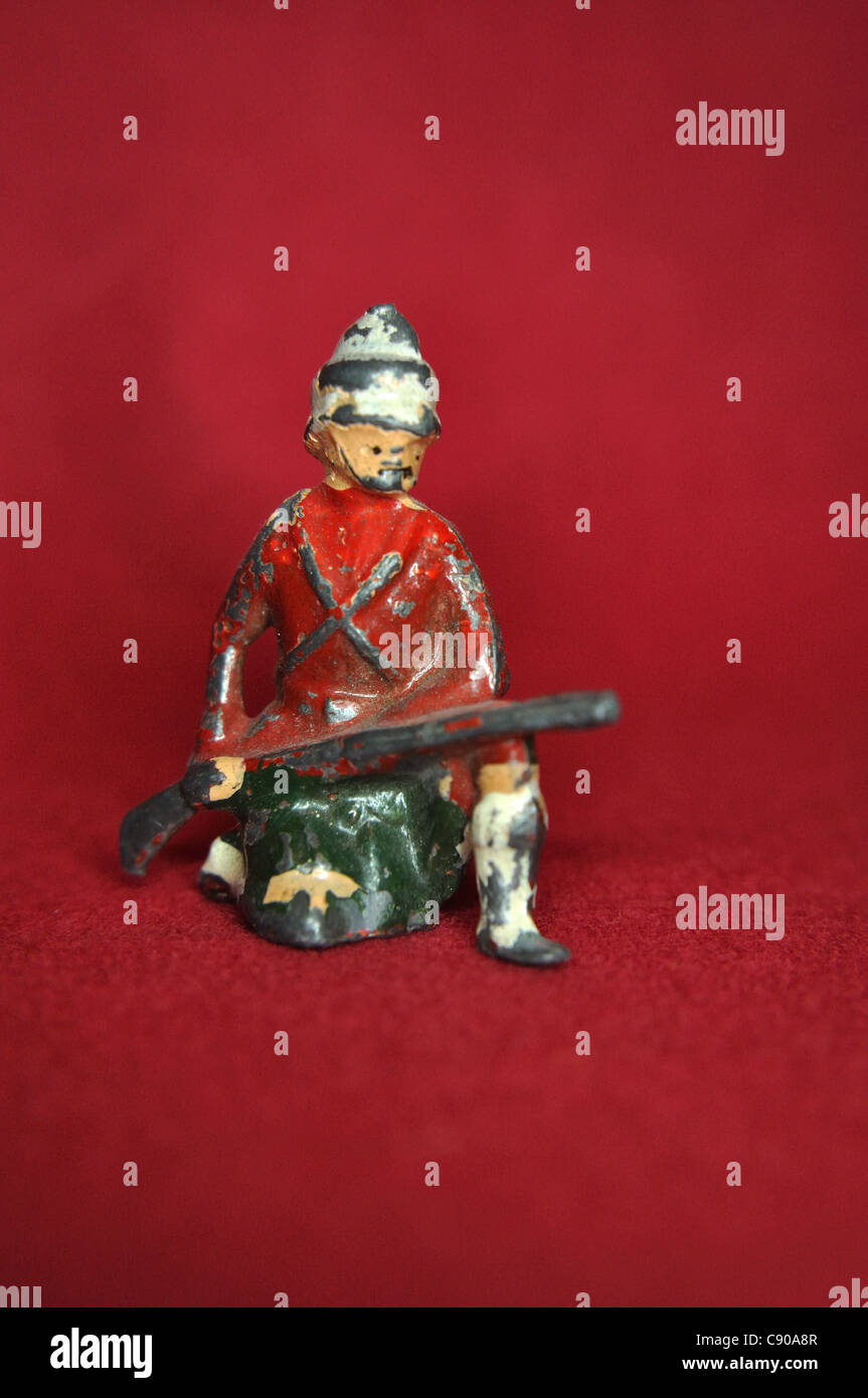 Vintage plomo soldado de juguete Fotografía de stock - Alamy