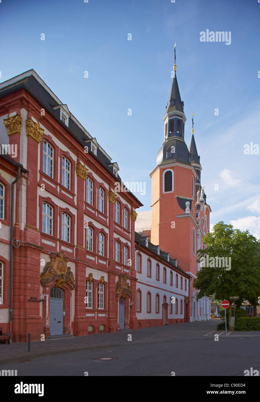 La construcción de los Benedictinos en la abadía de Pruem, fundada en 721, Eifel, Renania-Palatinado, Alemania, Europa Foto de stock