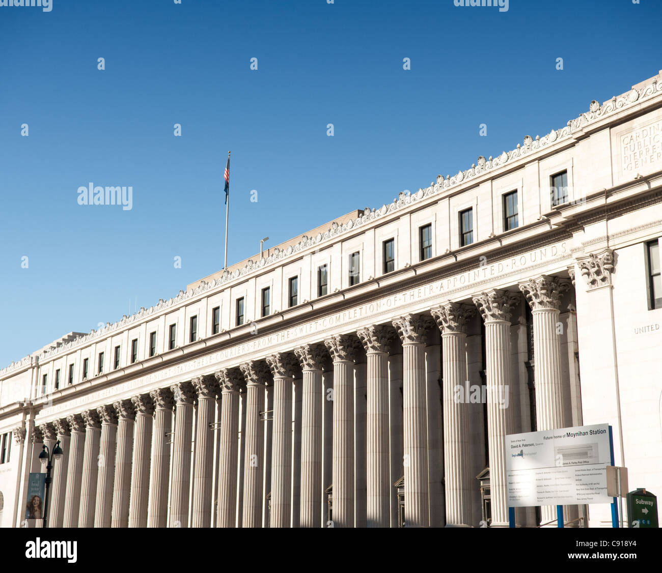 El James Farley Post Office es un edificio histórico en el centro de  Manhattan fue construido en 1912 con una fachada clásica de Corintio  Fotografía de stock - Alamy