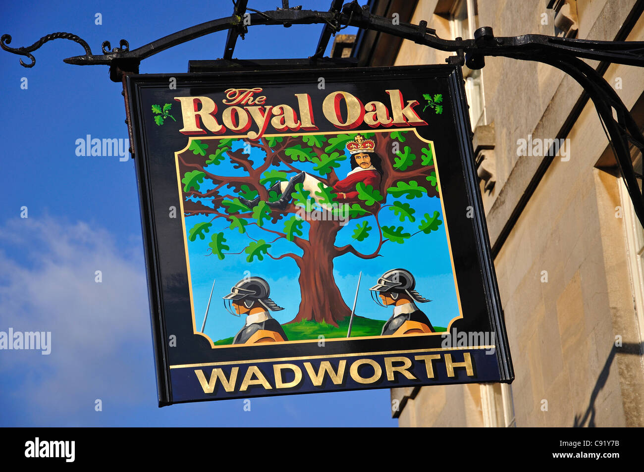 El Royal Oak Pub signo, High Street, Corsham, Wiltshire, Inglaterra, Reino Unido Foto de stock