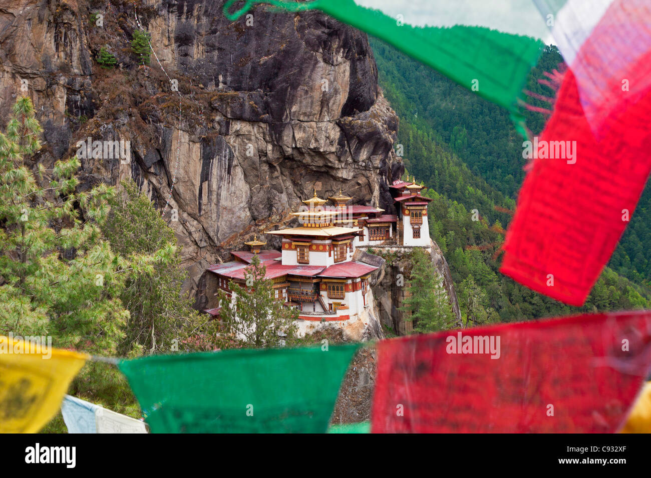 Taktshang Goemba, Tigres nido, es Bhutans más famoso monasterio. Foto de stock