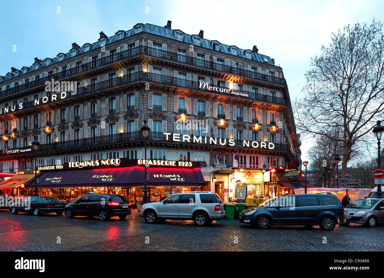 El hotel Terminus Nord en París, enfrente de la estación Gare du Nord, hogar del Eurostar y puerta de entrada a Londres. Foto de stock