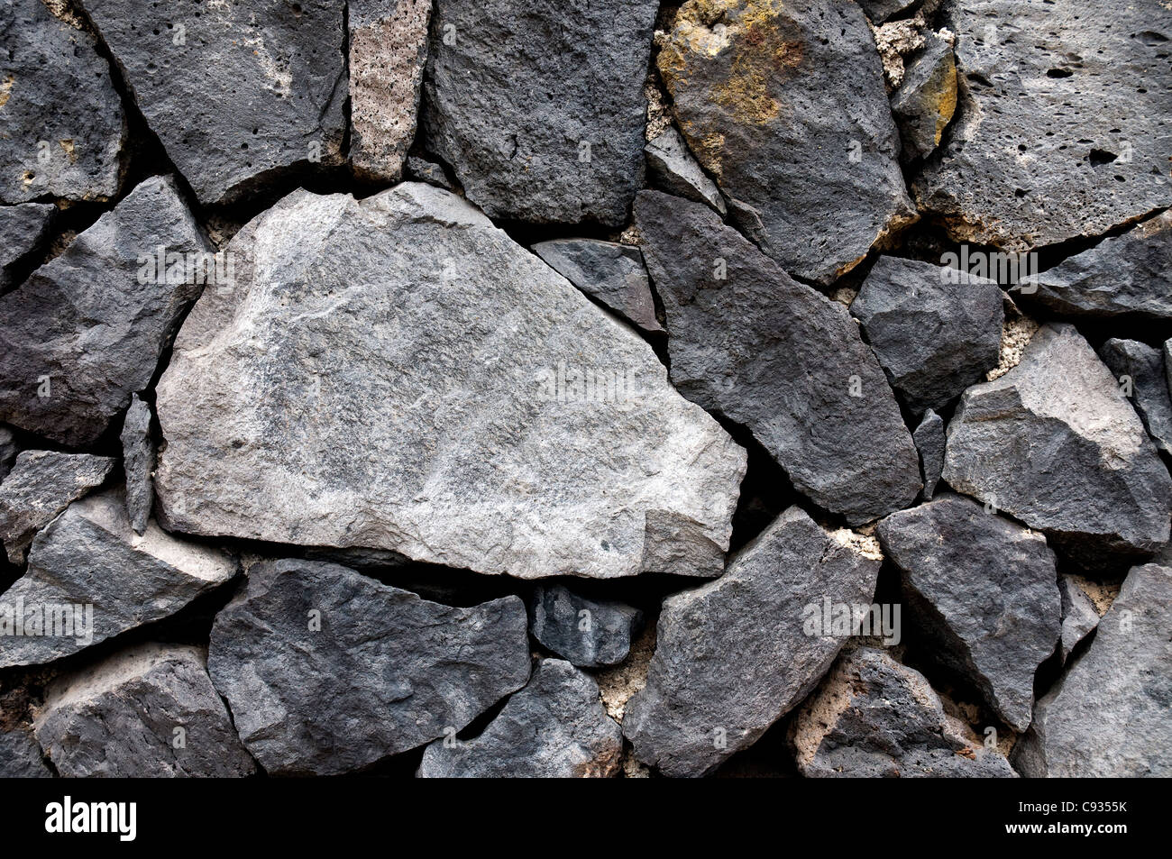 Primer plano de un muro de piedra seca Foto de stock