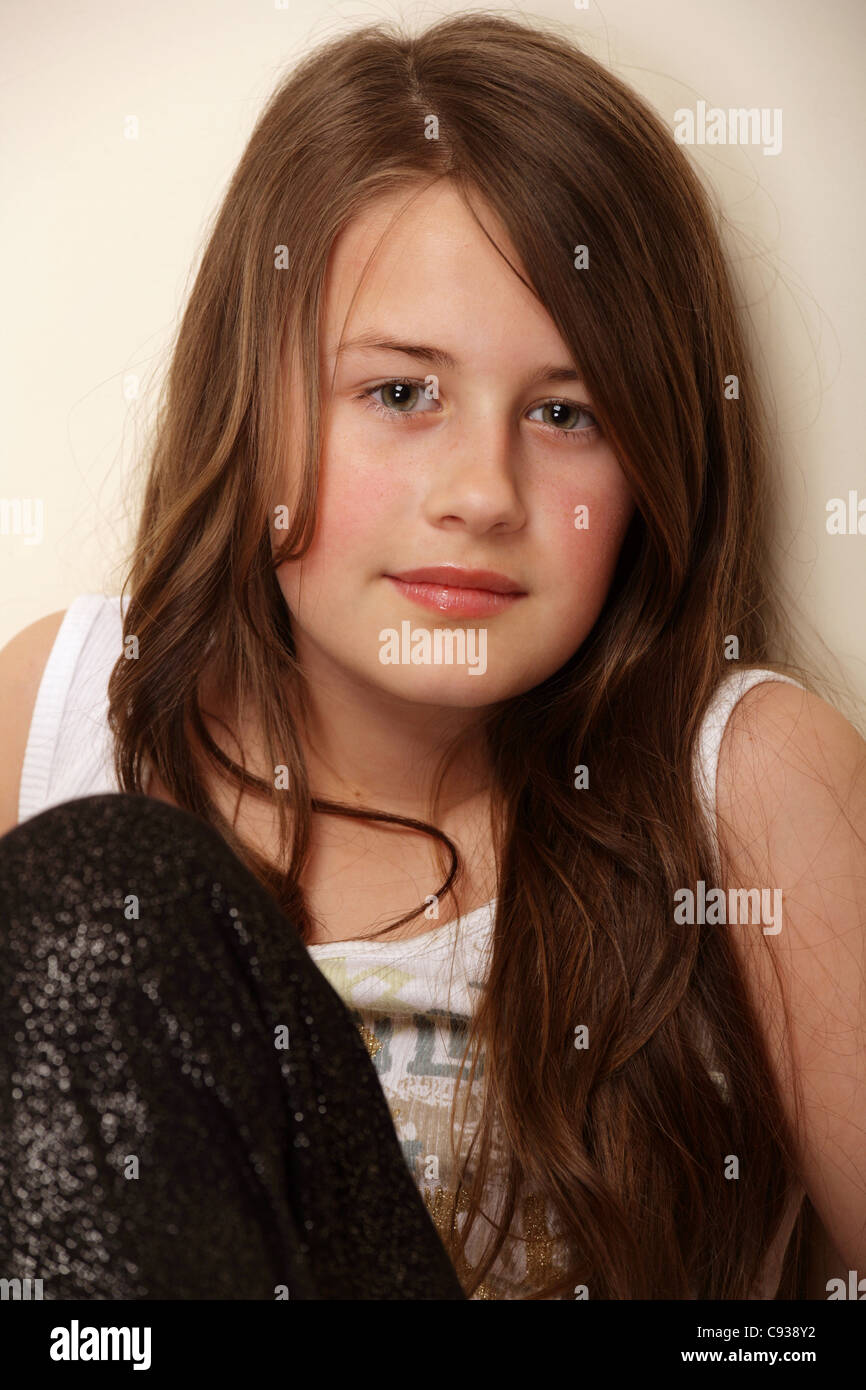 Retrato de una hermosa niña de 11 años de edad Fotografía de stock - Alamy