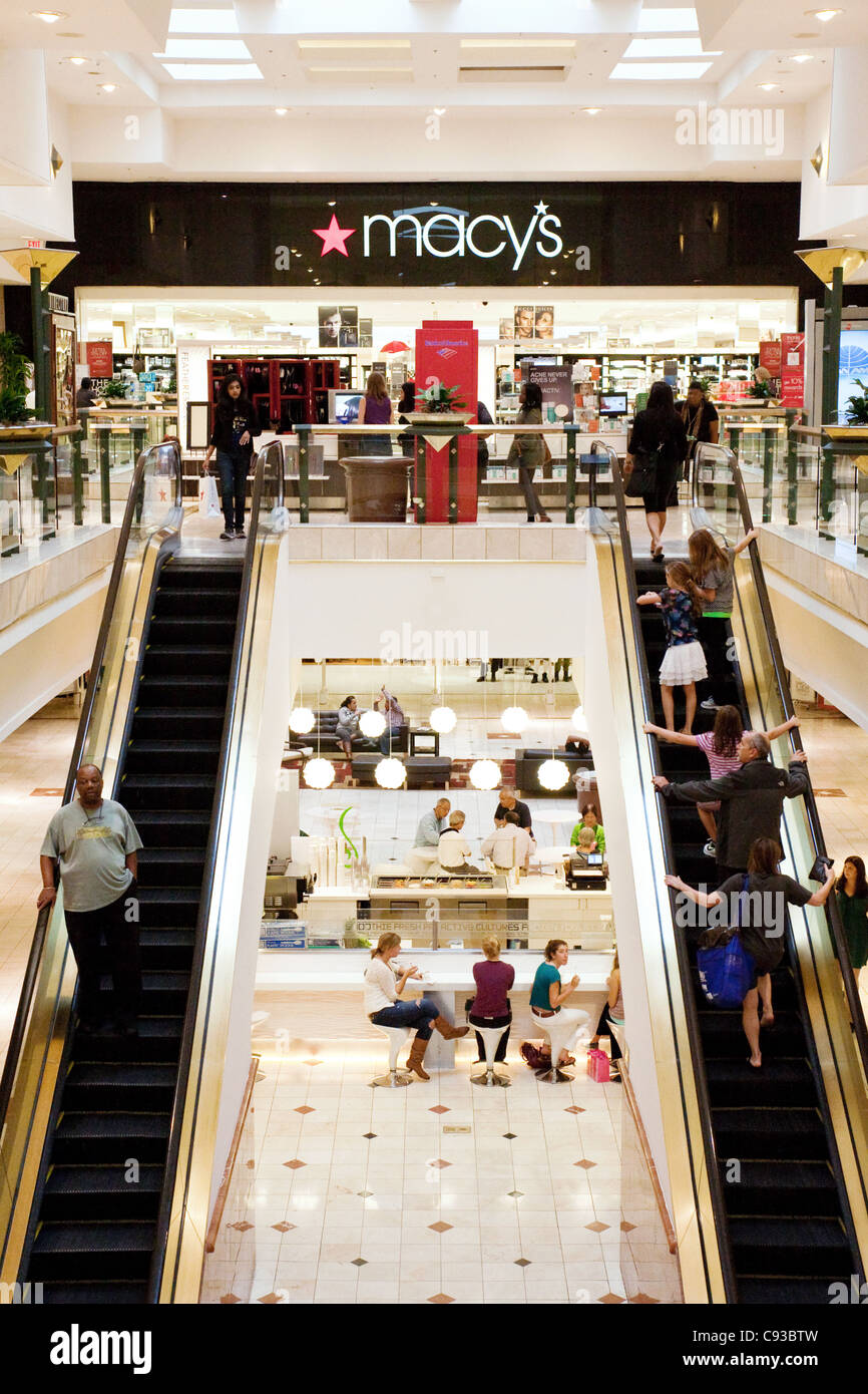 Macys department store, Montgomery shopping mall de Washington DC, EE.UU  Fotografía de stock - Alamy
