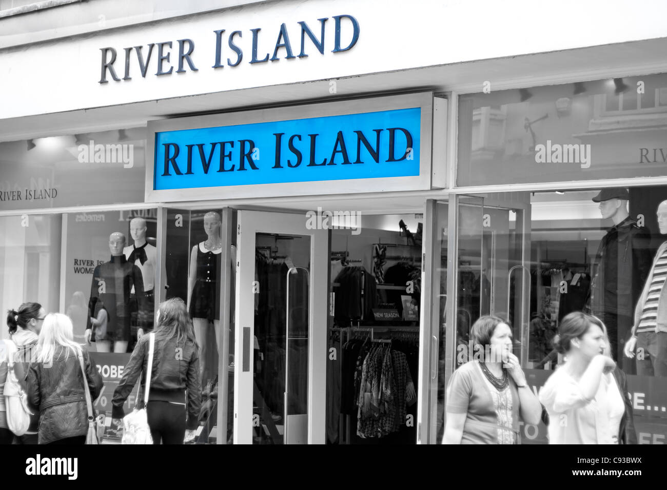 River Island High street tienda de venta de ropa de marca que con las  actuales tendencias de la moda Fotografía de stock - Alamy
