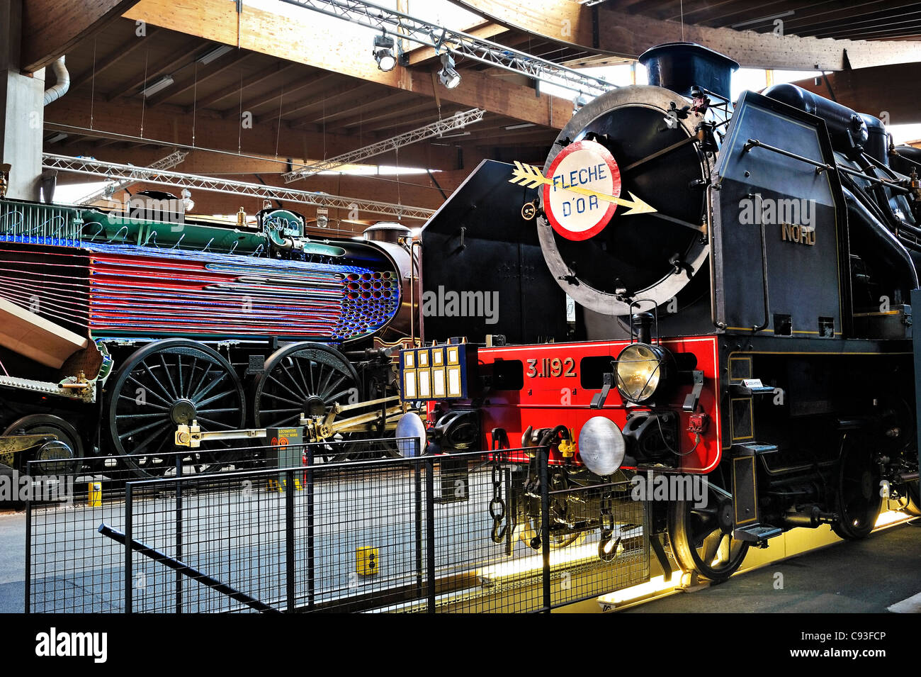 "Fleche d'Or' locomotora a vapor en Cite du Train Museum, Mulhouse, Francia. Foto de stock
