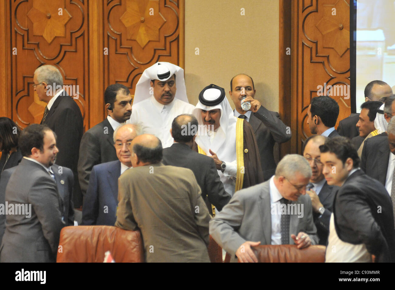 Primer ministro, ministro de Asuntos Exteriores de Qatar Hamad bin Jassim bin Jabr Al-Thani por la Liga Árabe en El Cairo el primer ministro Erdogan turco hosting Foto de stock